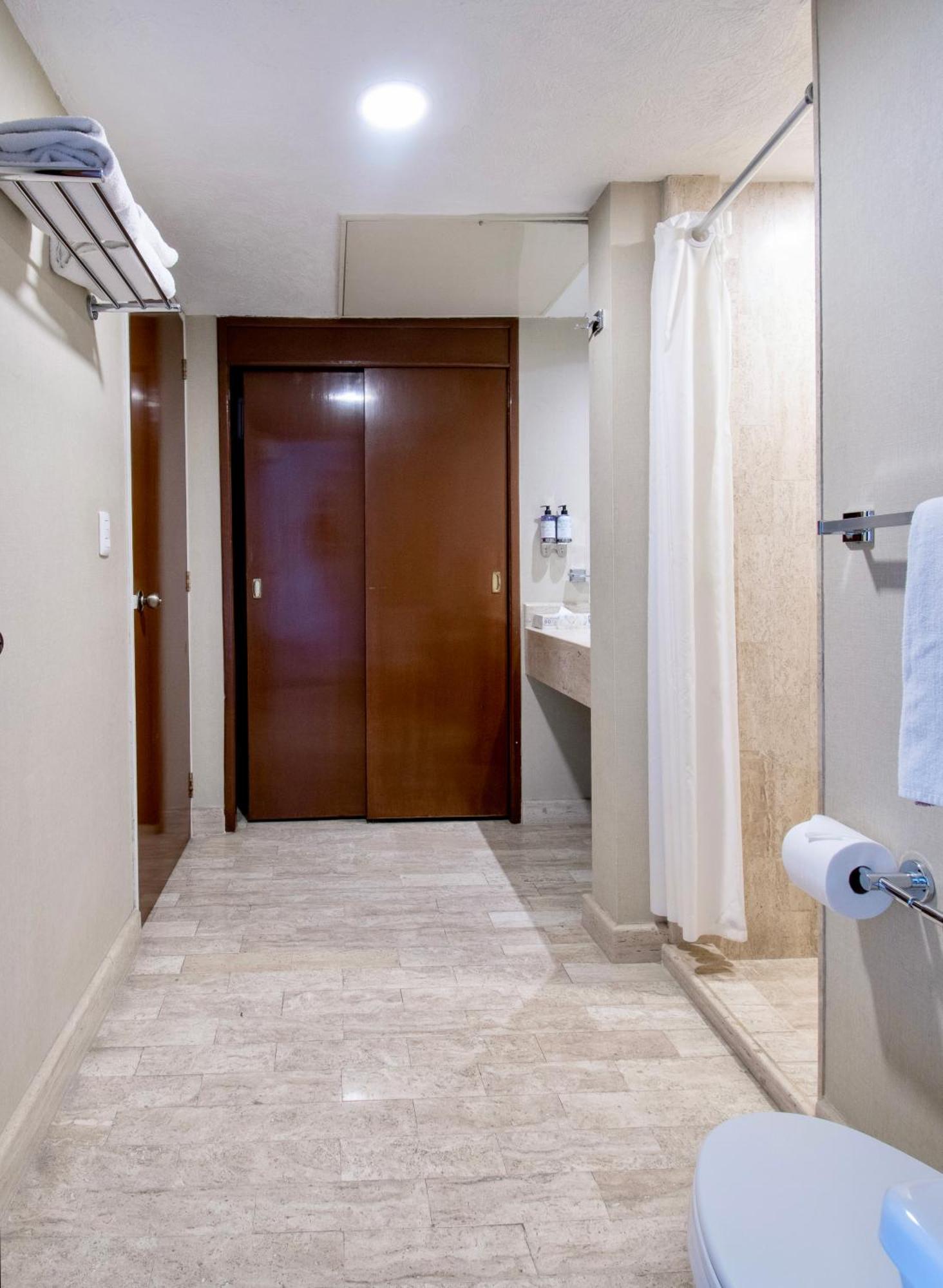 Hotel Plaza Genova Centro Guadalajara Zewnętrze zdjęcie
