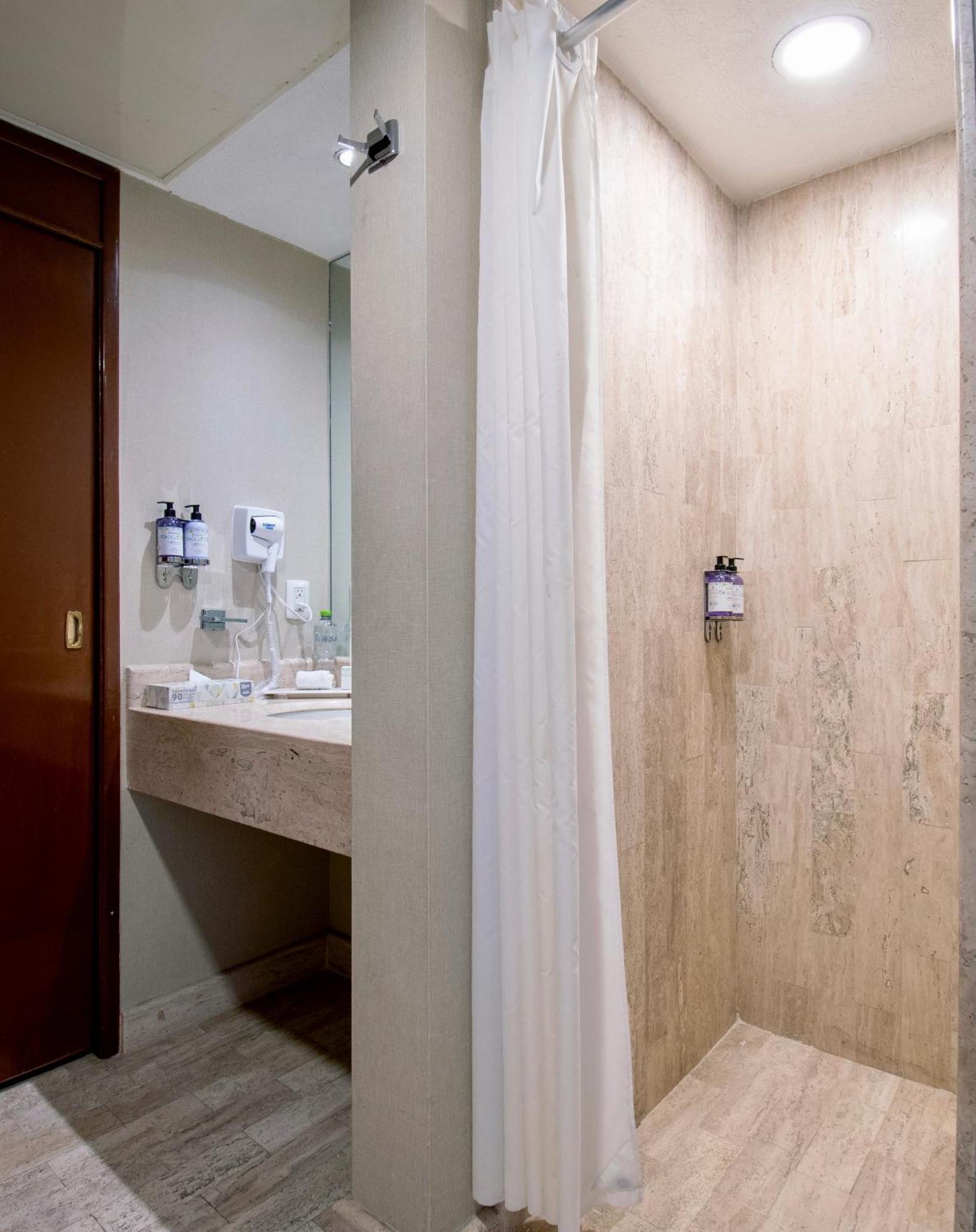 Hotel Plaza Genova Centro Guadalajara Zewnętrze zdjęcie
